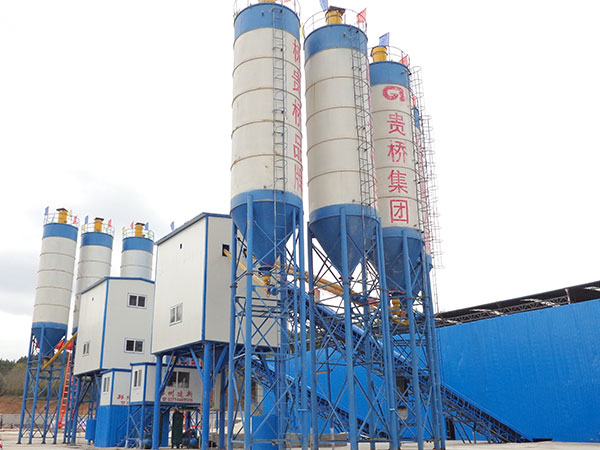 建新機械環(huán)保型混凝土攪拌站在山東工作現場